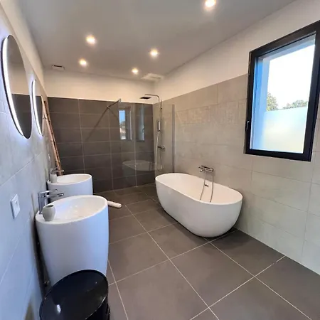 Porra Avec Piscine 8 Pers Vue Montagne Porto-Vecchio (Corsica)
